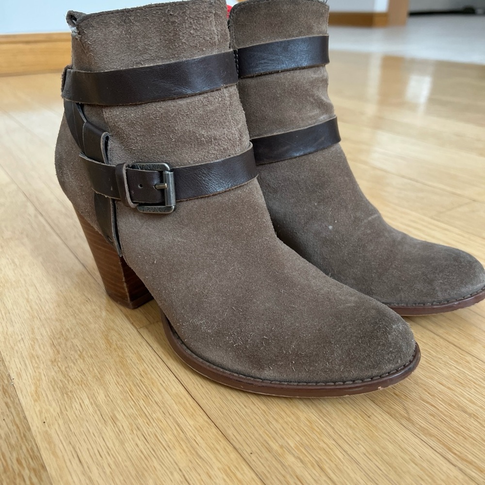 Women's Ivanka Trump Brown Suede Ankle Boots size 8